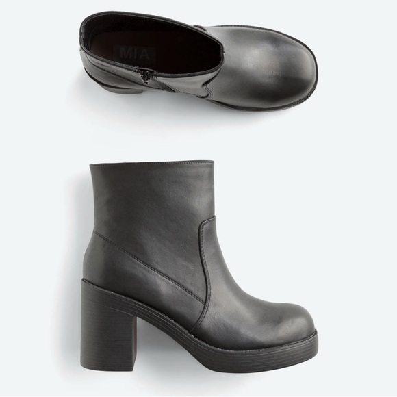 MIA Black Booties - Picture 1 of 5